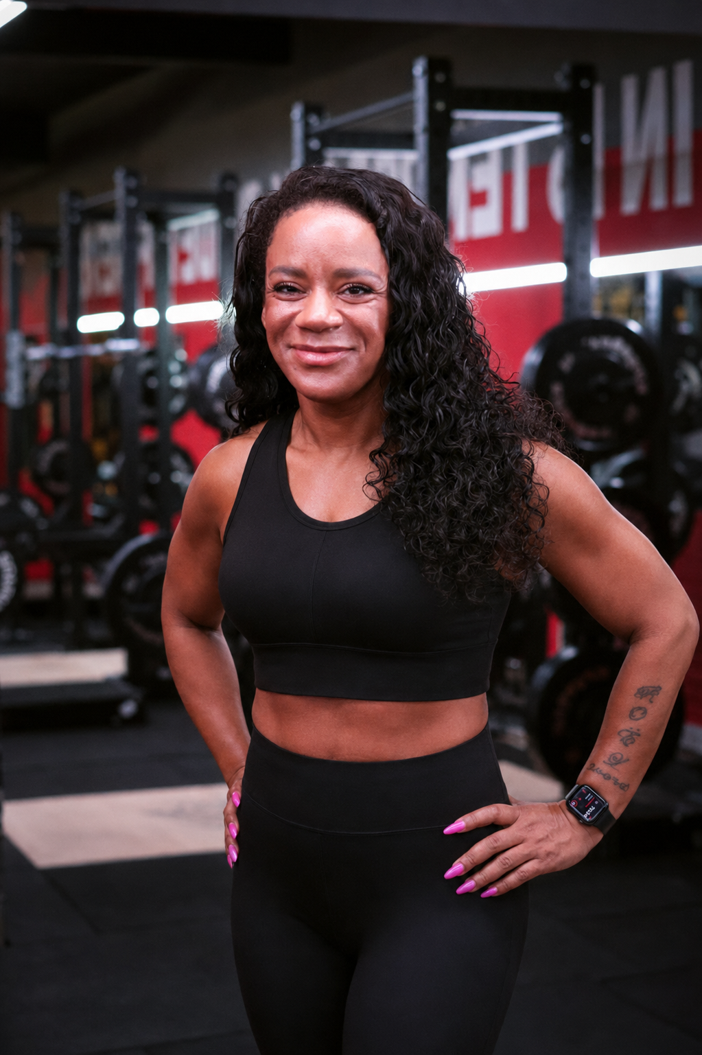 Kimprovement personal coach Kim in de gym tijdens een lifestyle coaching sessie